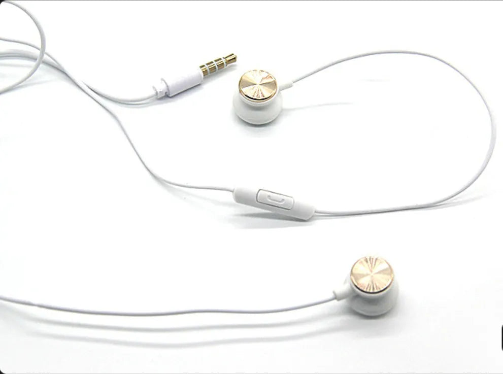 In-ear wired earphones with 120cm cable in pink colour for karaoke and music