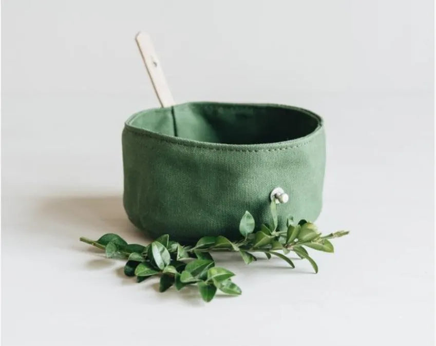 Folding canvas dog bowl, 15cm diameter and 7.5cm height, in green, grey or yellow, with portable pet ration bag