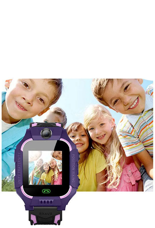 Z6 Q19 children's smartwatch in green, purple, or red with a 1.44-inch touchscreen on wrist.