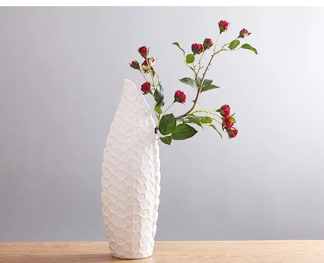 White porcelain Nordic style ceramic flower vase with matte finish, available in M and S sizes