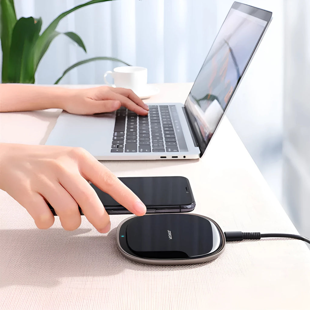 Black 15W wireless charger with zinc alloy and glass, Type-C input and FOD protection
