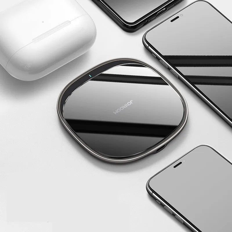 Black 15W wireless charger with zinc alloy and glass, Type-C input and FOD protection