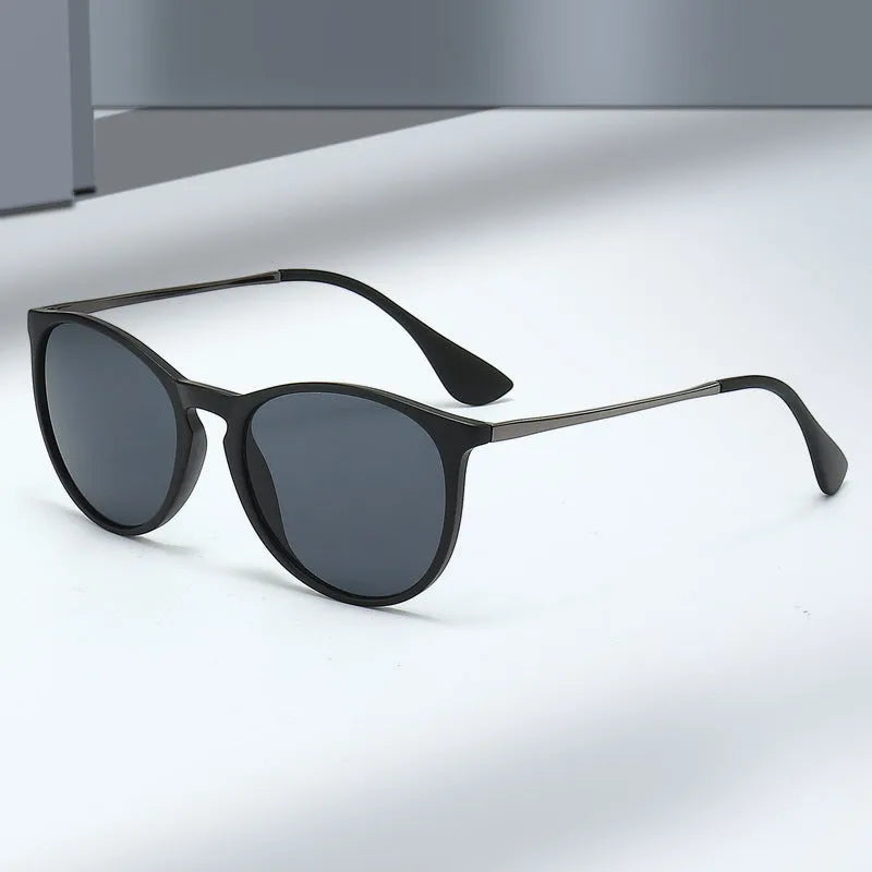 Fashion polarised sunglasses with black full frame and black gray PC lens for UV400 protection