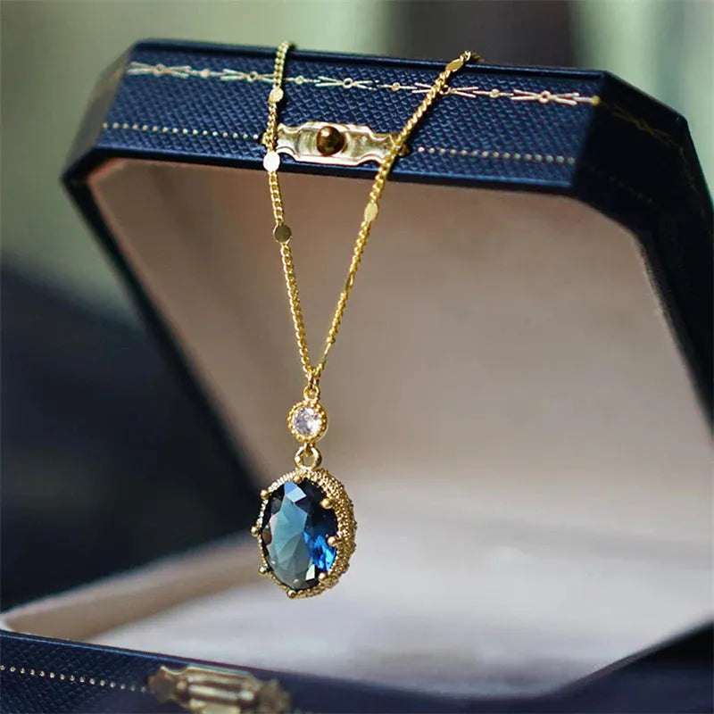 Gold geometric French retro copper necklace with electroplated finish