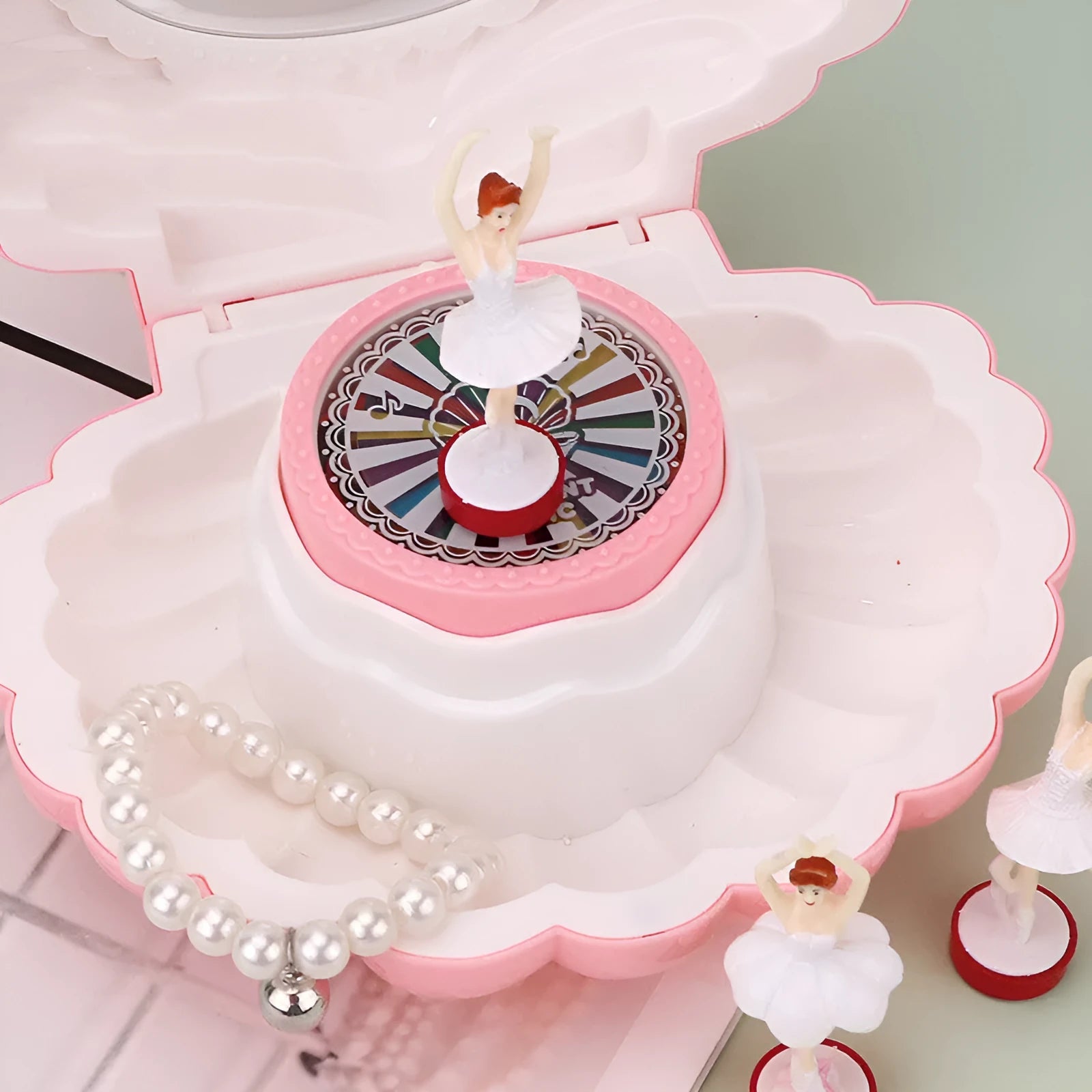 Plastic Shell Ballet Girl Music Box in random colour, size 160x130x155mm, decorative music box with rotating ballet figure