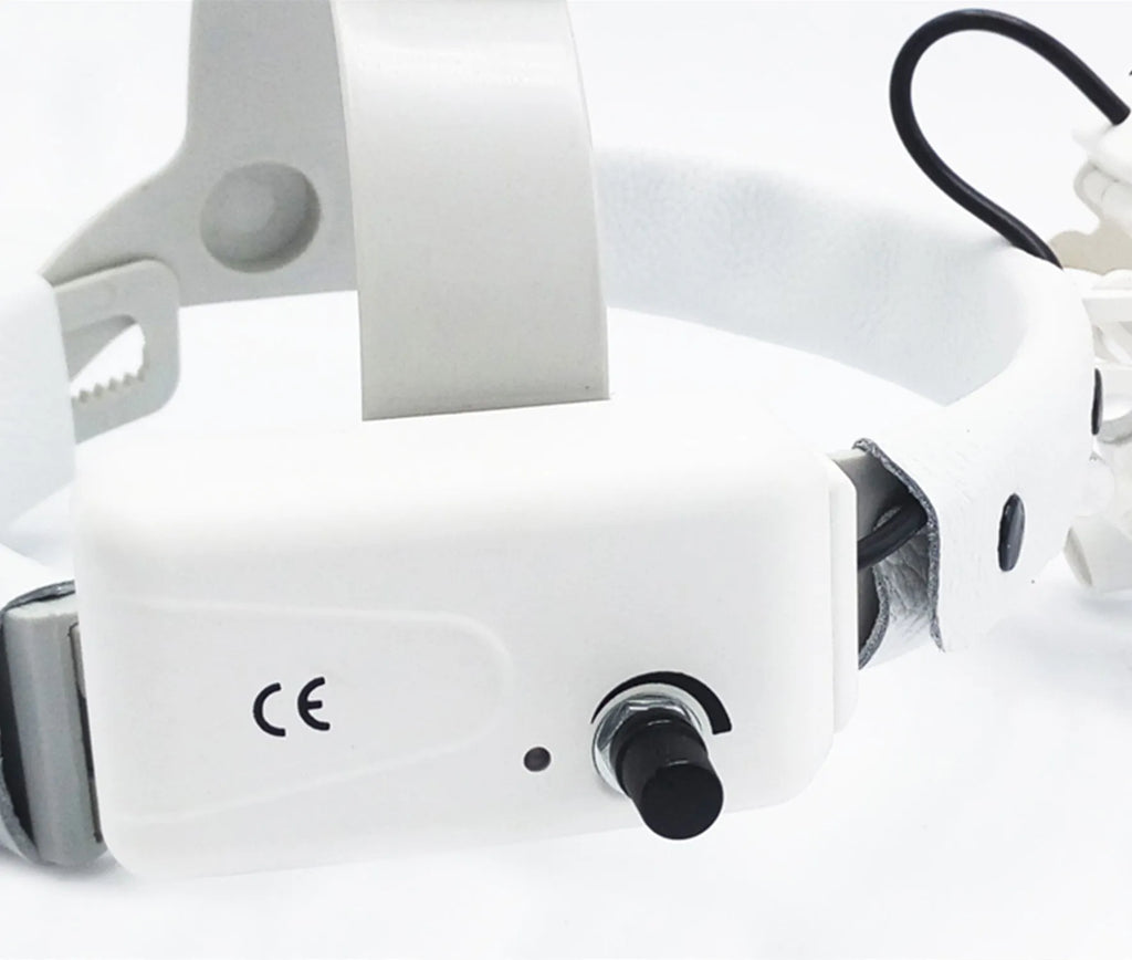 Head-mounted medical magnifying lens with LED spotlight, 2.5x magnification, plastic plexiglass lens, adjustable spot size, black or white
