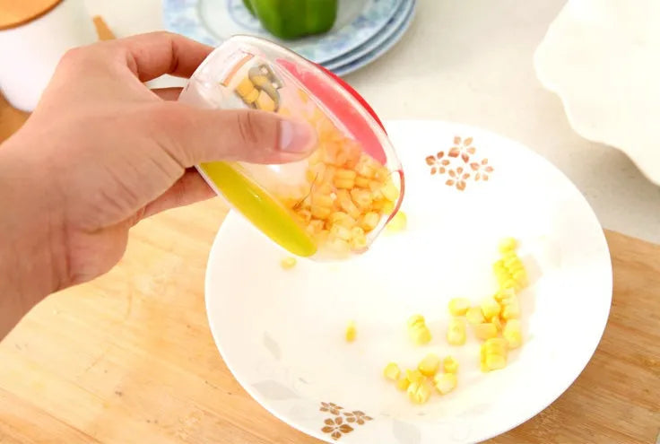 Corn kernel separator kitchen gadget with stainless steel blade and plastic case