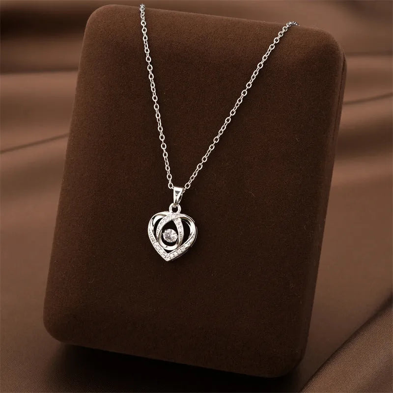 Fashion Dancing Love necklace with rhinestones – heart-shaped clavicle chain in Gold finish