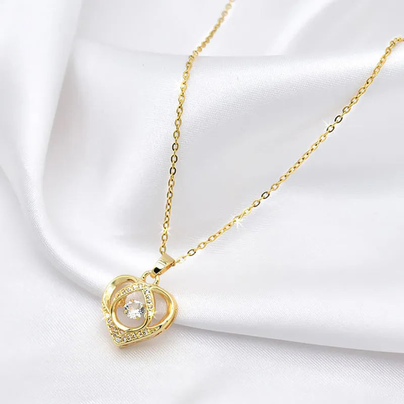 Fashion Dancing Love necklace with rhinestones – heart-shaped clavicle chain in Gold finish