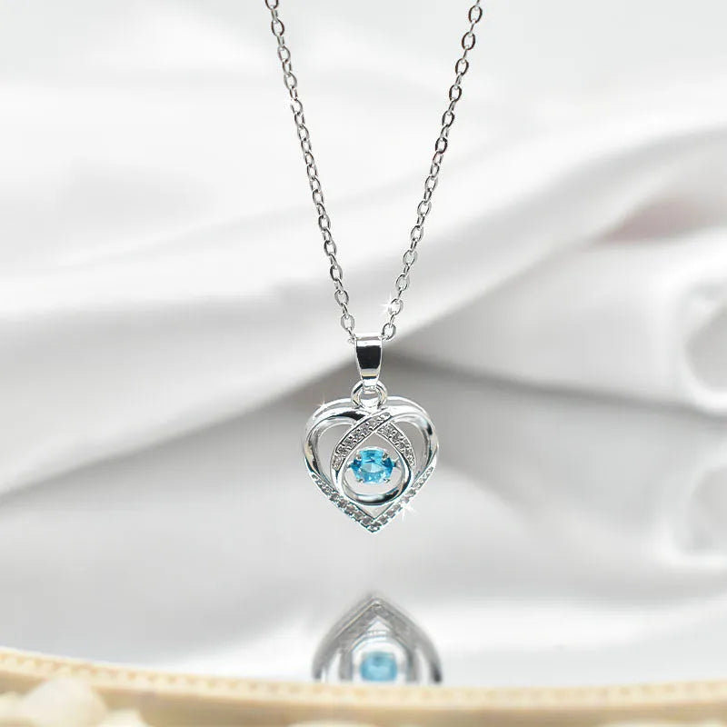 Fashion Dancing Love necklace with rhinestones – heart-shaped clavicle chain in Gold finish