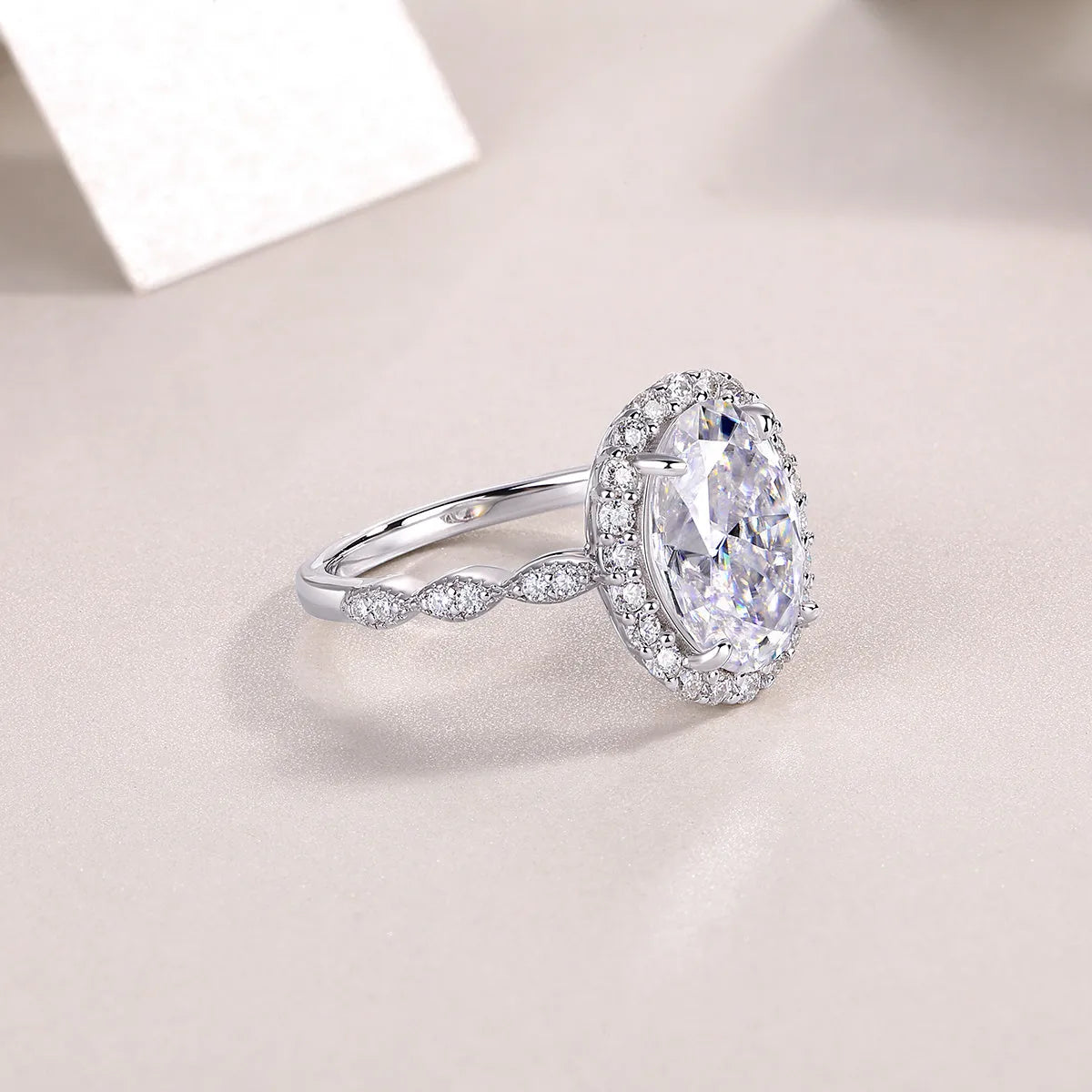 Moonlight Pupil egg-shaped moissanite wedding ring set on platinum-plated S925 silver band with gift box and GRA certificate