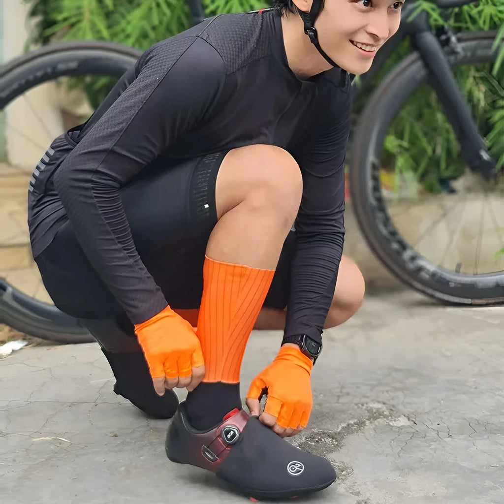 Cycling socks in chemical fibre blend fabric available in six colours for athletic sports