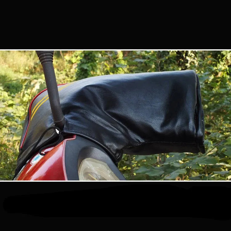 Cold-proof leather motorcycle bottle cover in Black for bending beam scooters and handlebars