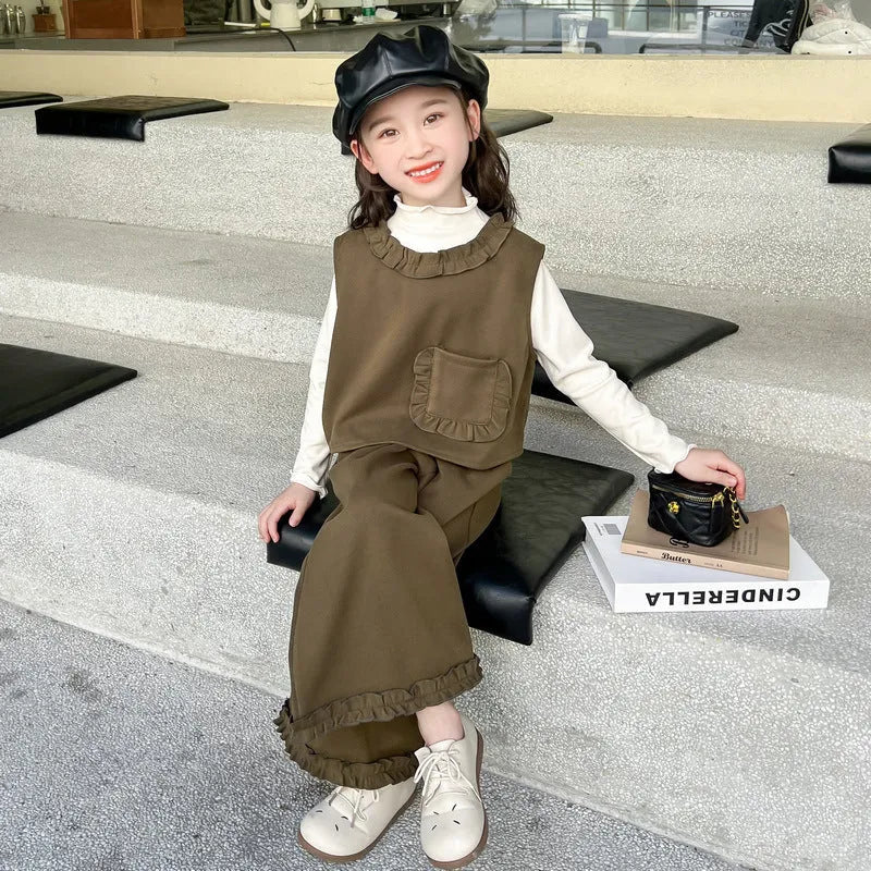 Girls three-piece outfit set in cotton with long sleeve shirt, vest, and trousers, sports style, gray or khaki, sizes 90cm to 140cm