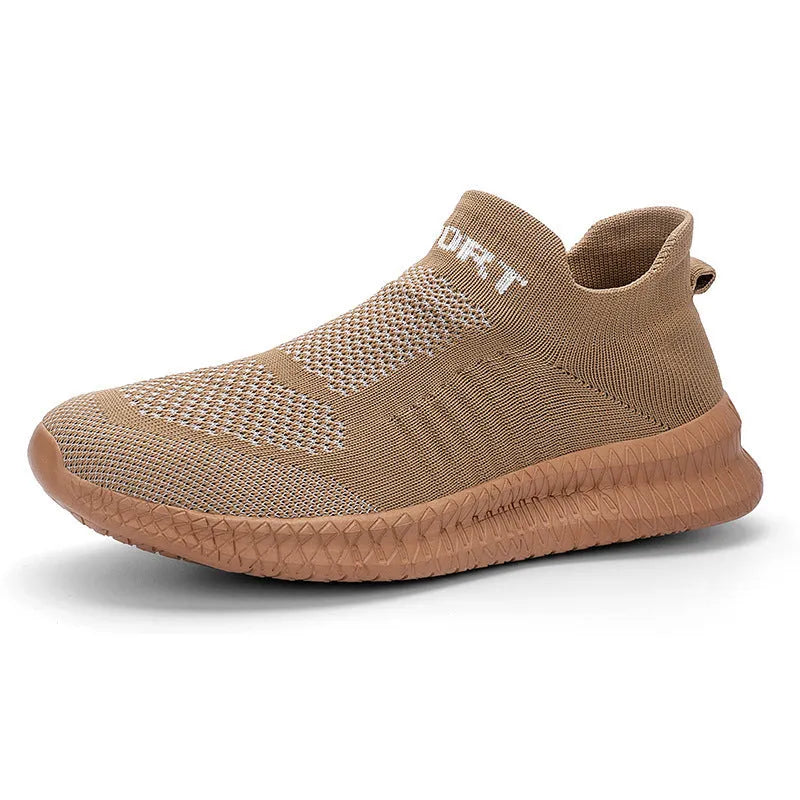Men's low-top casual shoes with Flyknit upper in black, blue, grey or yellow with flat heel design