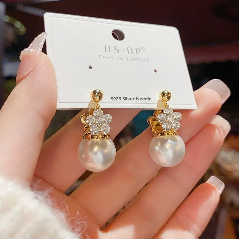 Female Korean style double-sided flower pearl earrings in gold plated copper with clip-on design