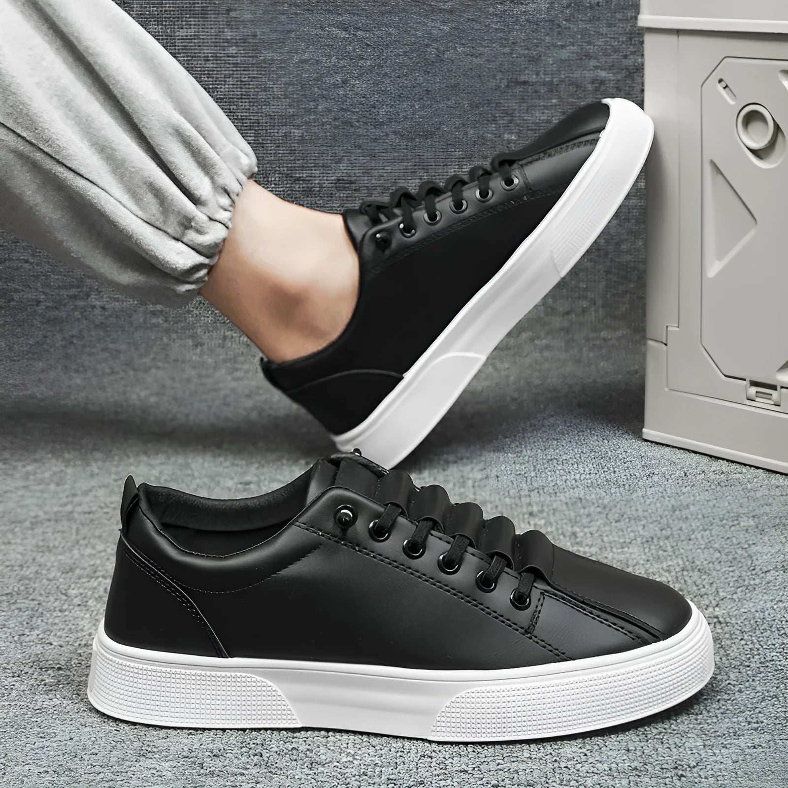 Men's black and white low-top mesh sports shoes with synthetic leather uppers and PVC soles