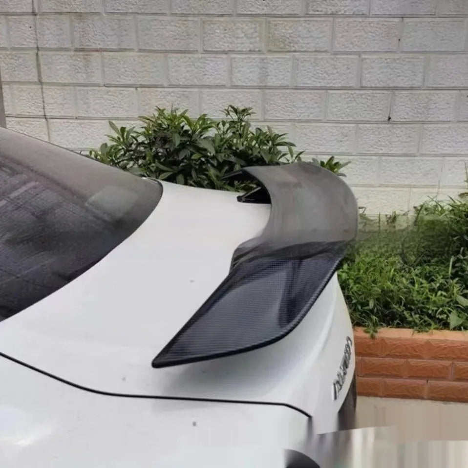Universal punch-free ABS plastic car spoiler tail wing in black, white, carbon pattern, or blank finish.