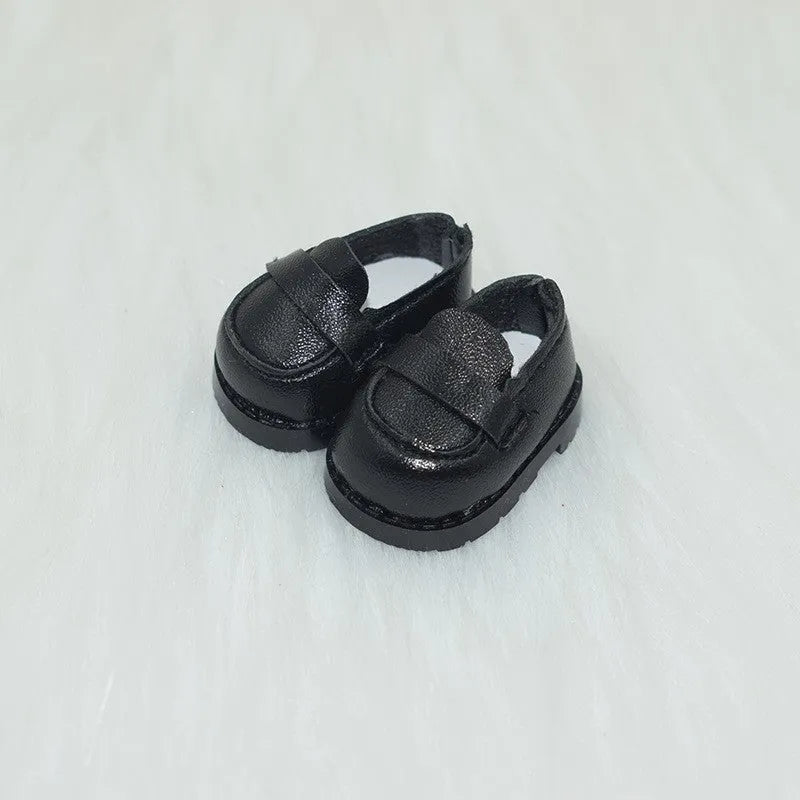 A pair of 17 cm high black doll shoes made from PU leather, shown as a keychain accessory.