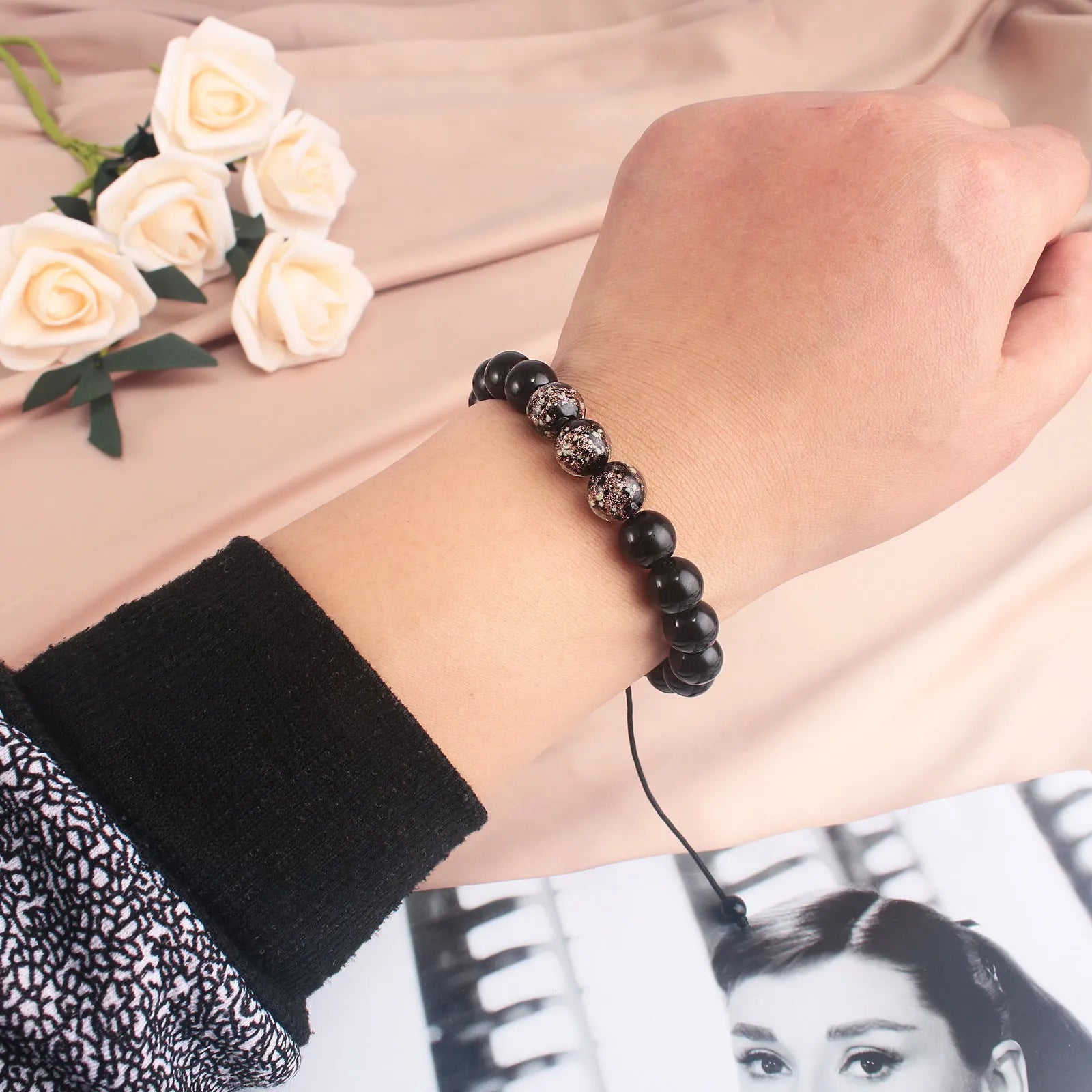 Adjustable luminous glass bead bracelet in geometry shape with coloured glaze finish