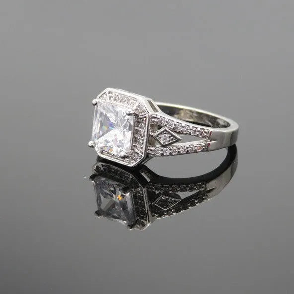 Geometric hollow zircon ring with quadrilateral design in platinum colour on copper