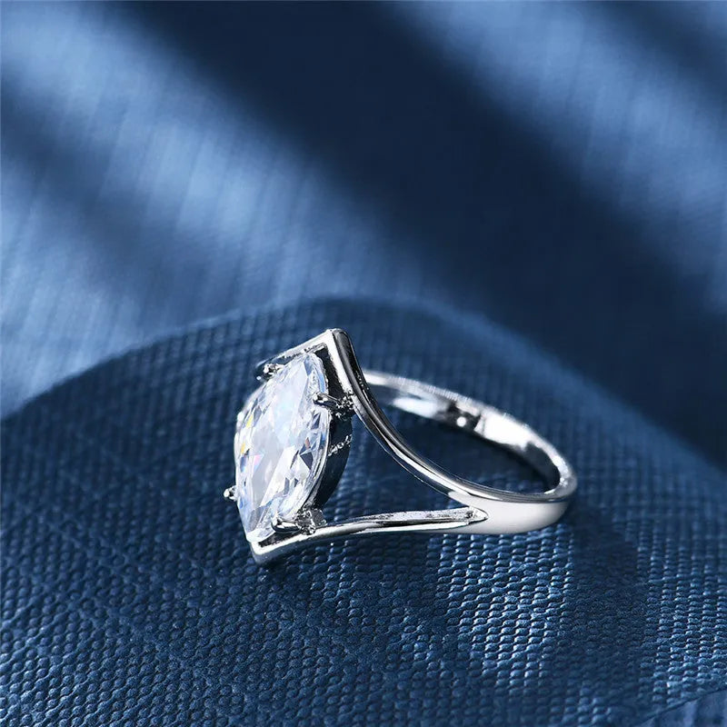 Ling-shaped zircon ring for women in copper, shown in white or red, sizes No 6 to No 10