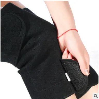 Black warm knee pads with double-sided heating, two pairs per pack, small and large sizes available
