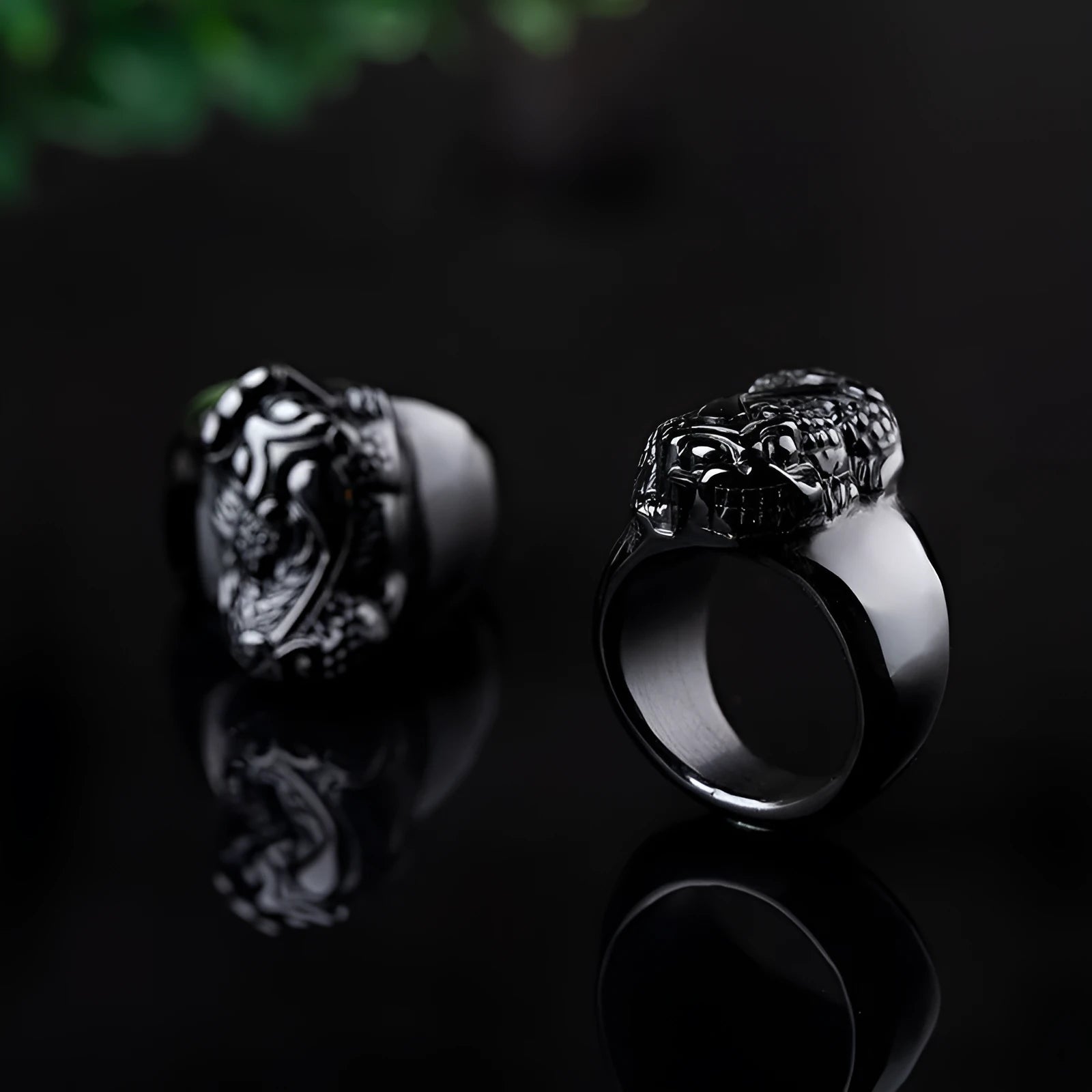 Men's domineering obsidian crystal pixiu thumb ring with gold sheen details on an alloy band.