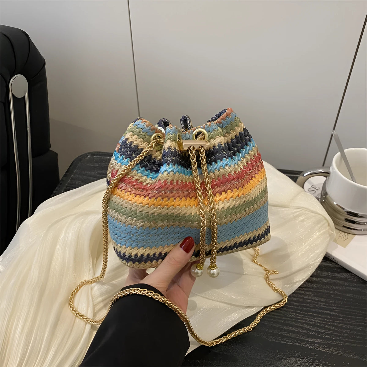 Women's straw woven bucket bag with diamond chain, colour-block plaid pattern, single shoulder strap, and multicolor finish