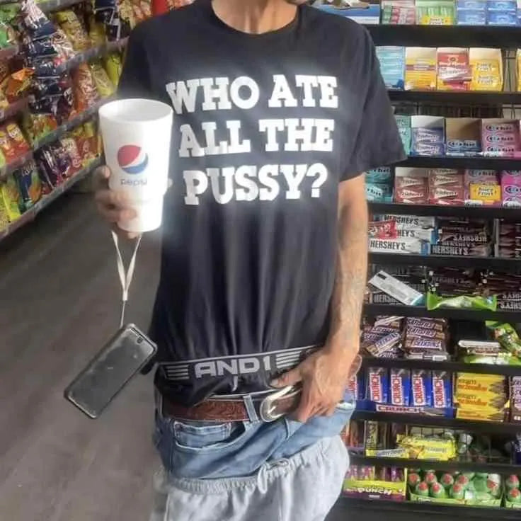 Man wearing a black loose-fit retro short-sleeved cotton T-shirt