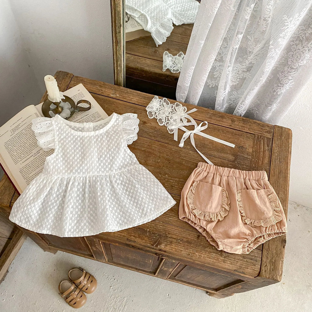 Baby girl creamy-white cotton top and shorts two-piece summer set with short sleeves and lace details