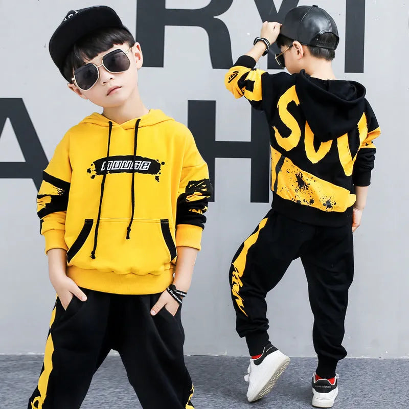 Boys' black and yellow hooded cotton tracksuit set with letter print, shown in sizes 110-160.