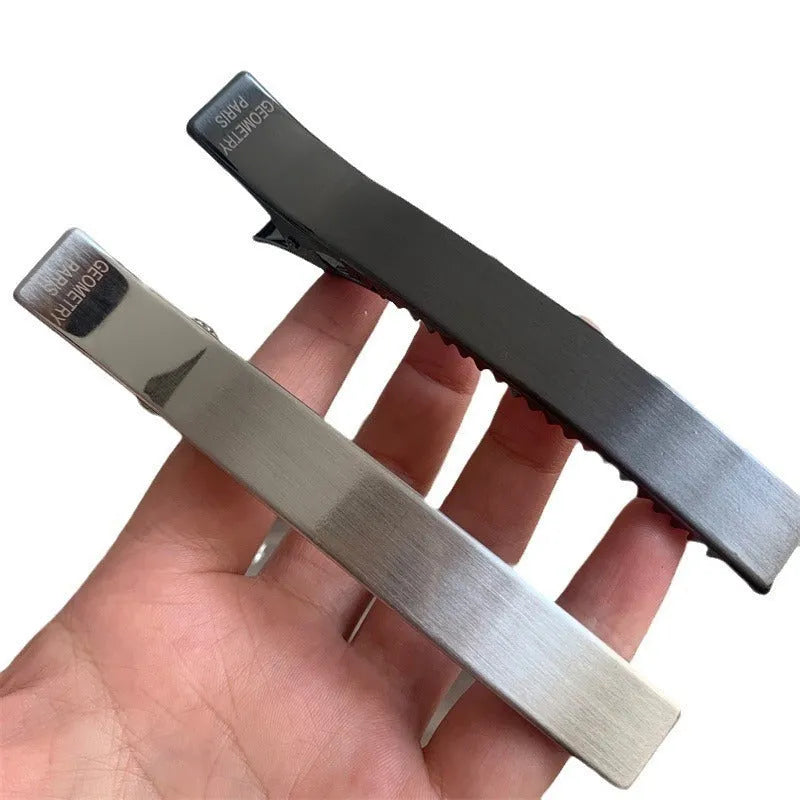 Metal duckbill sub-large hair clip in silver with electroplated finish on solid background
