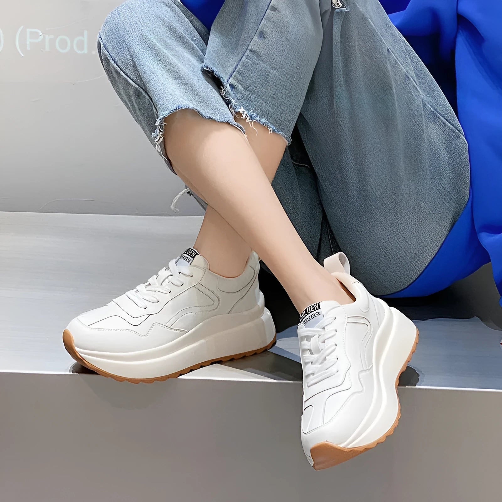 Women's white low-top leather casual shoes with cross strap and English muffin heel