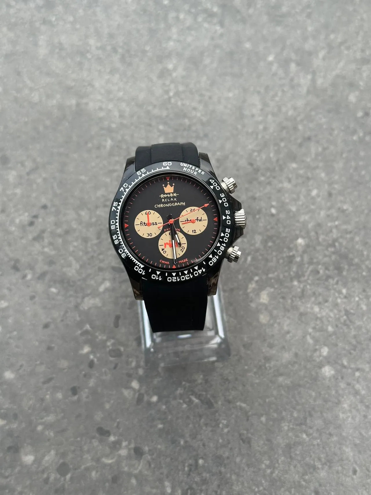Quartz chronograph watch with steel strap, 36mm dial, waterproof luminous design, black or white