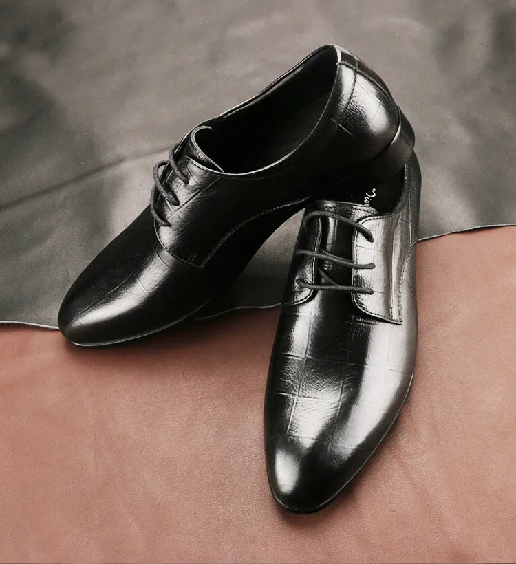 Men's black checkered cowhide Derby shoes with pointed toe and rubber sole.