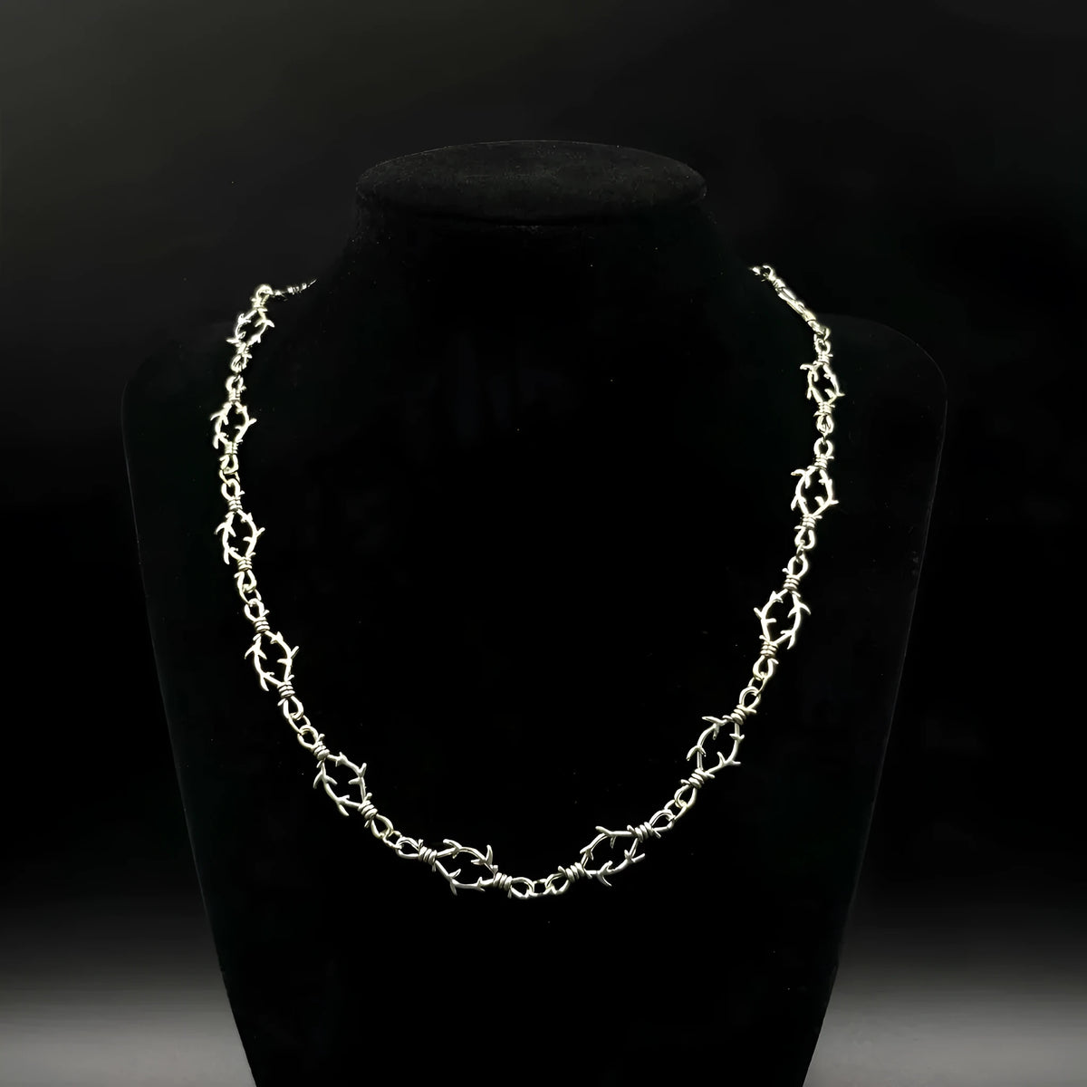 Gothic punk thorn chain clavicle necklace in zinc alloy, electroplated, colour XLA-160, geometric thorn design