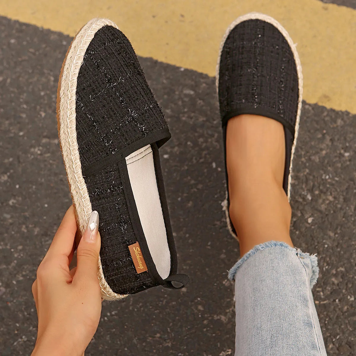 Casual rope-bottom fisherman shoes in canvas with flat heel and round toe