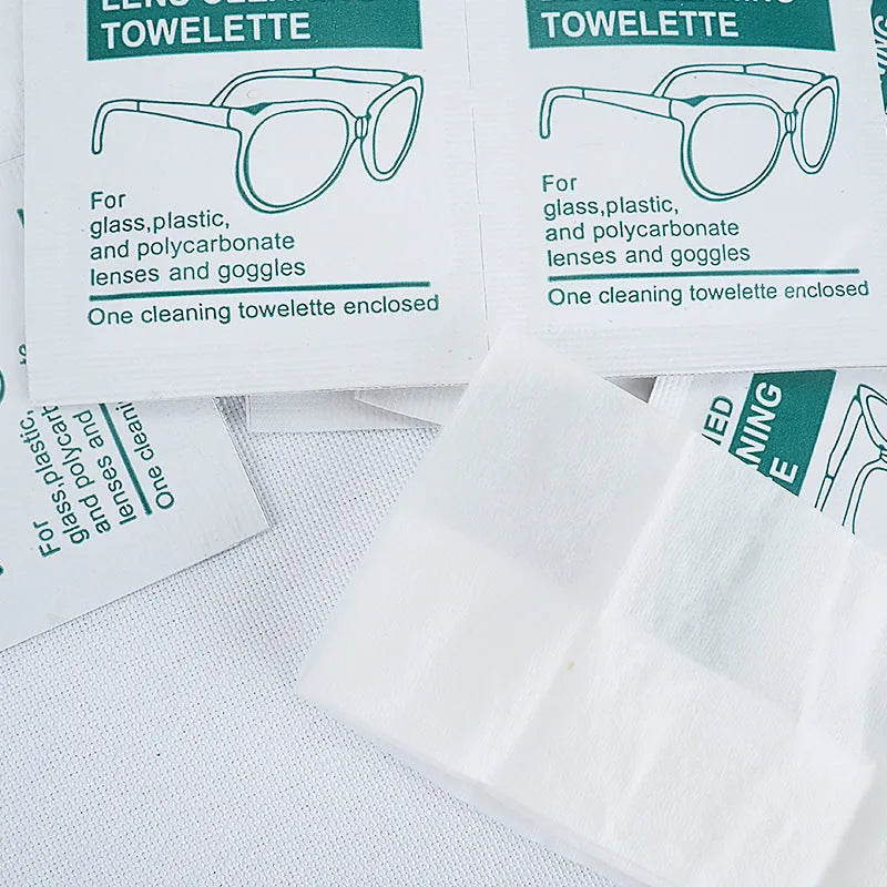 Pack of 100 individually sealed quick-drying anti-fog glasses and lens cleaning wipes