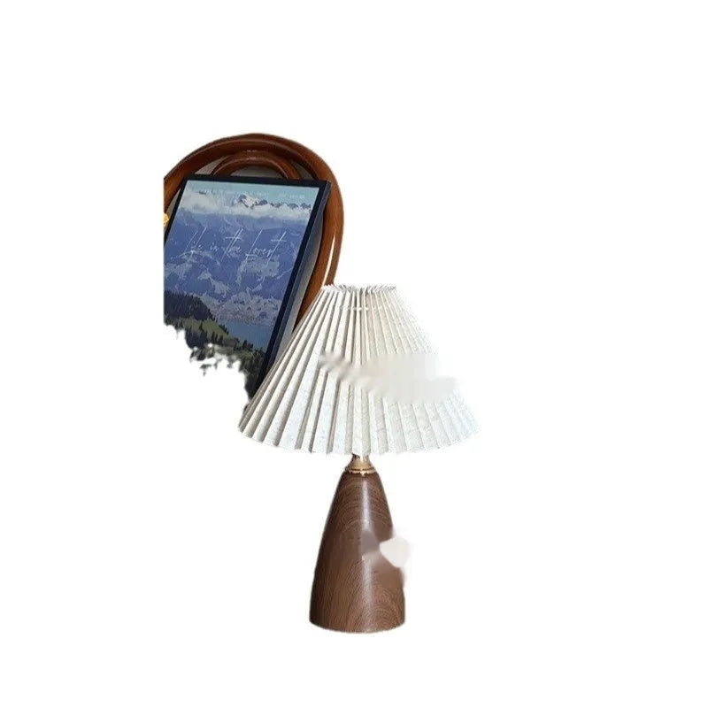 Nordic retro ceramic bedside table lamp with tapered floral design and remote control