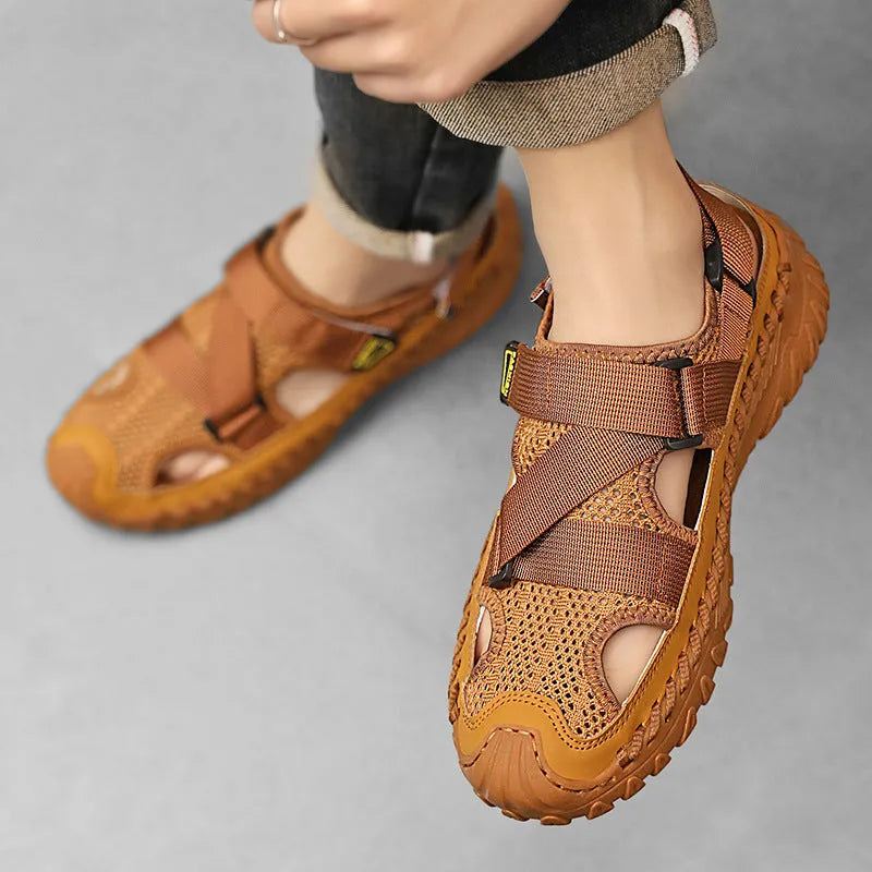 Men's casual sandals with genuine leather upper and mesh lining in elastic band style