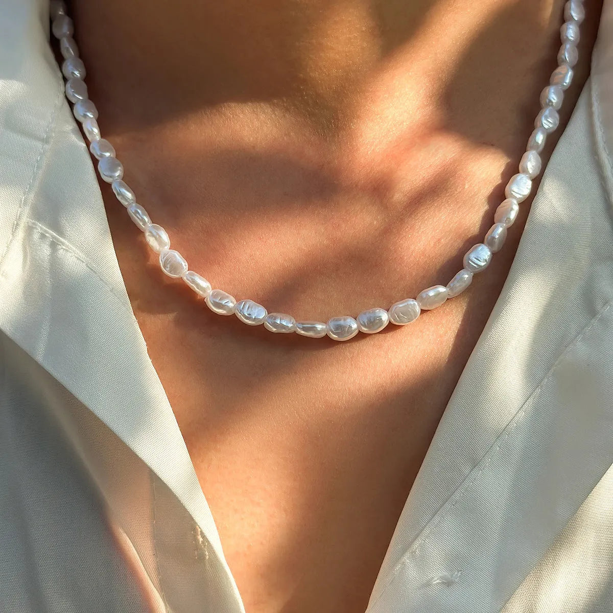 Men's white U-shaped pearl clavicle necklace with mother pearl shellfish pendant on adjustable pearl chain