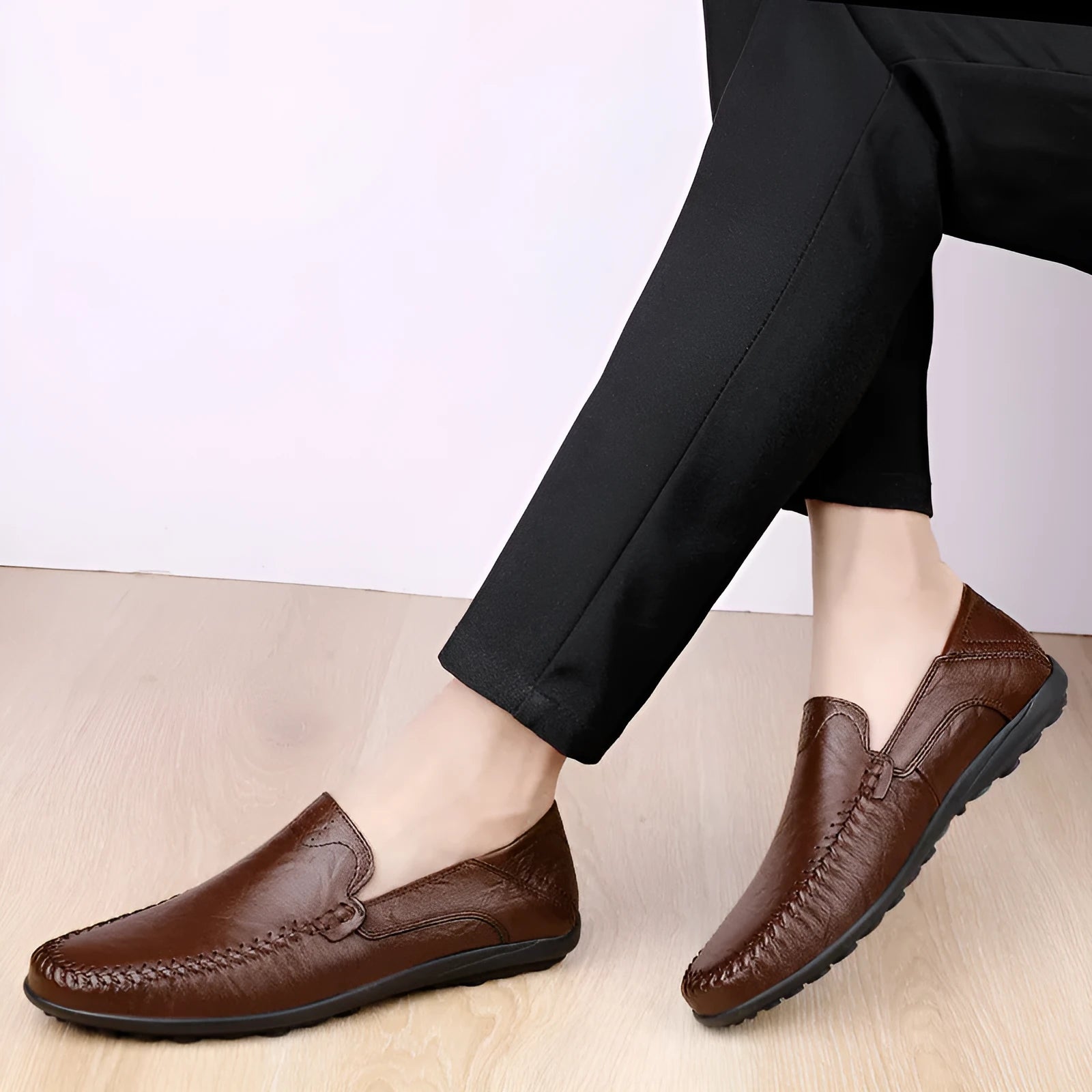 Men's brown cowhide leather casual shoes with round toe and flat heel on rubber sole