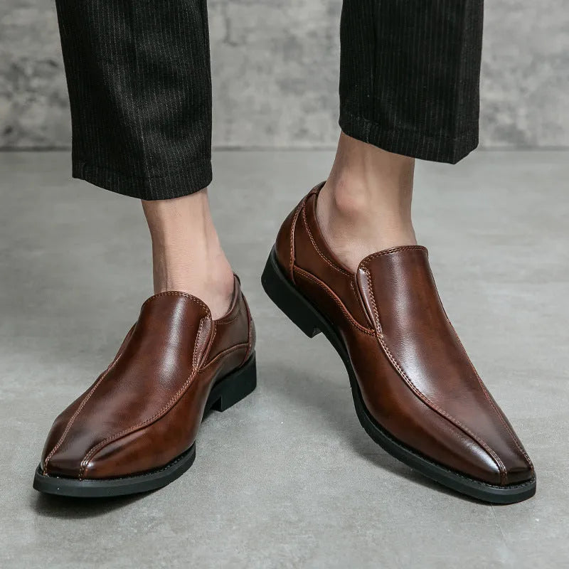 Men's black patent leather pointed toe casual shoes with low tube sock and flat heel