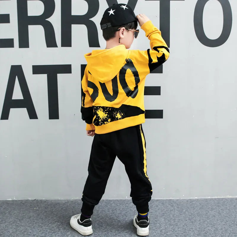 Boys' black and yellow hooded cotton tracksuit set with letter print, shown in sizes 110-160.