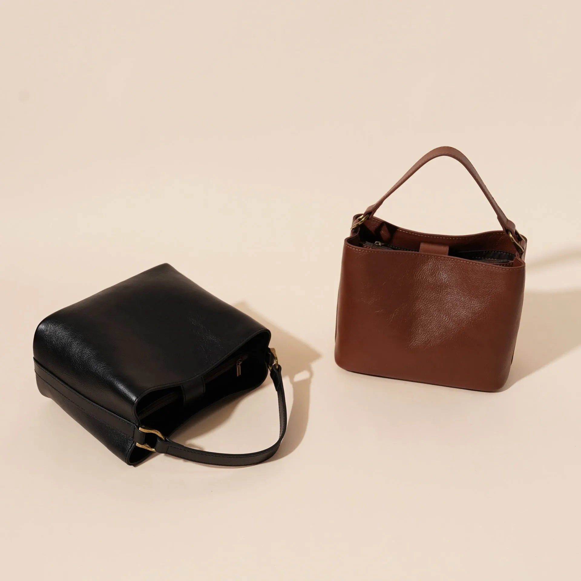 Sugar brown vintage-style women's shoulder handbag made from soft cowhide leather with visible stitching