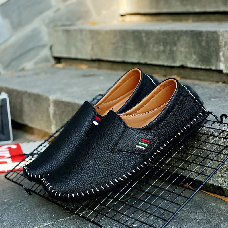 Four Seasons Gommino driving leather shoes in black with embossed upper and rubber sole