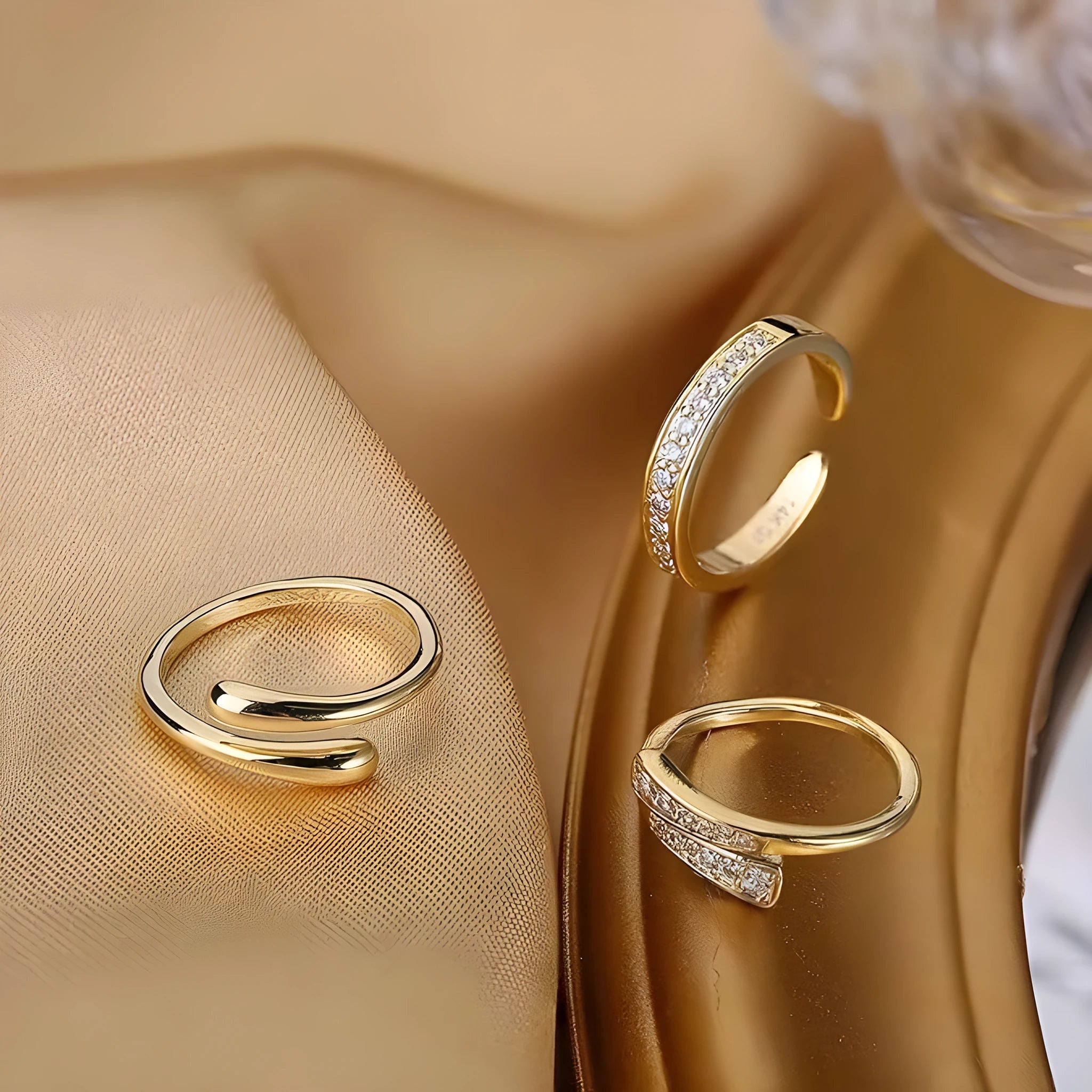 Geometric alloy toe ring with real gold plating in rhinestone or water drop finish