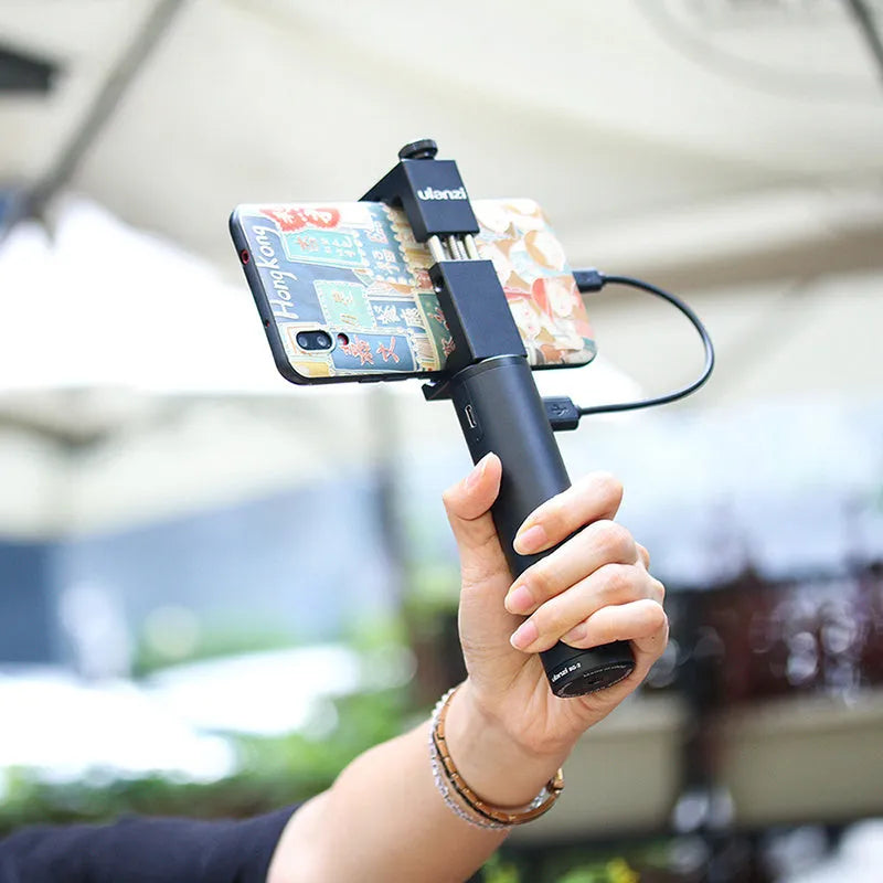 Black aluminium alloy portable power bank handle with 6800mAh capacity.