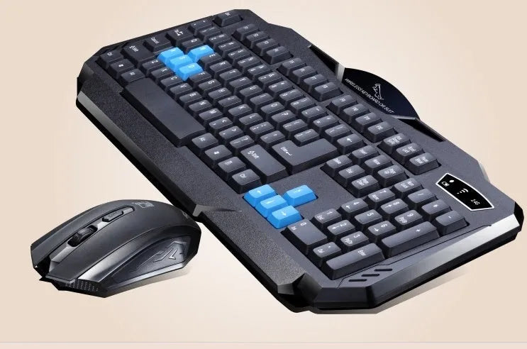 Wireless keyboard and mouse set in black plastic with USB receiver
